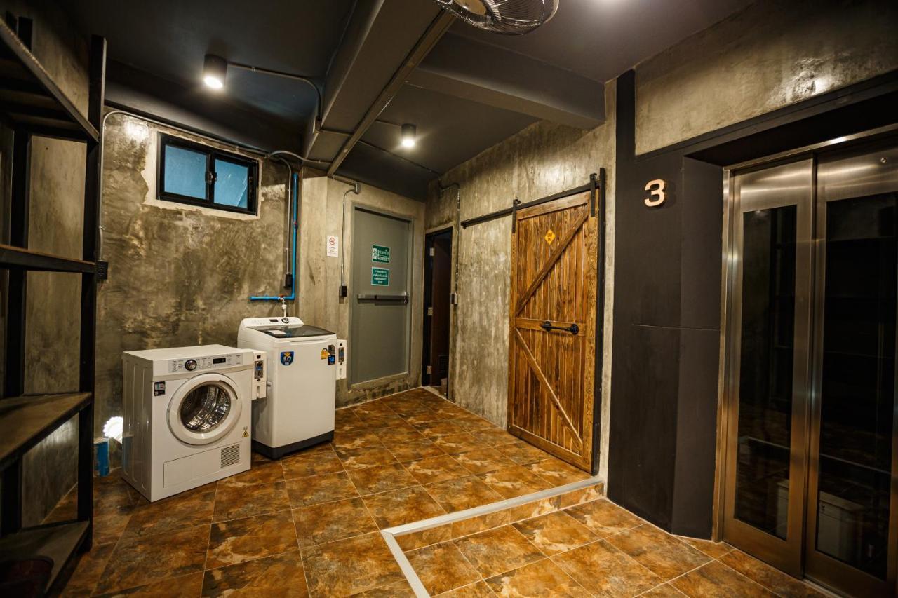 Episode 11 Hostel Sukhumvit Bangkok Exterior photo